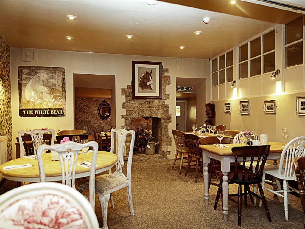 Отель The White Bear Shipston-on-Stour Экстерьер фото